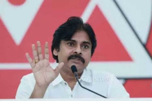ప్రజల మధ్య వైషమ్యాలు సృష్టించే వారి ఉచ్చులో పడకండి: ఉప ముఖ్యమంత్రి పవన్ కళ్యాణ్