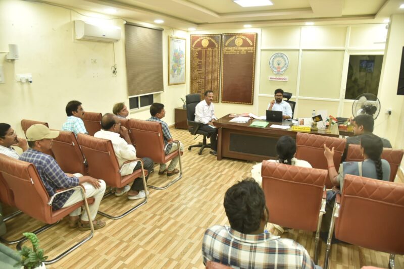 Vizianagaram:గ్యాస్ డెలివరీ సమయంలో అదనంగా వసూలు చేస్తే చర్యలు తప్పవు.. జిల్లా జాయింట్ కలెక్టర్