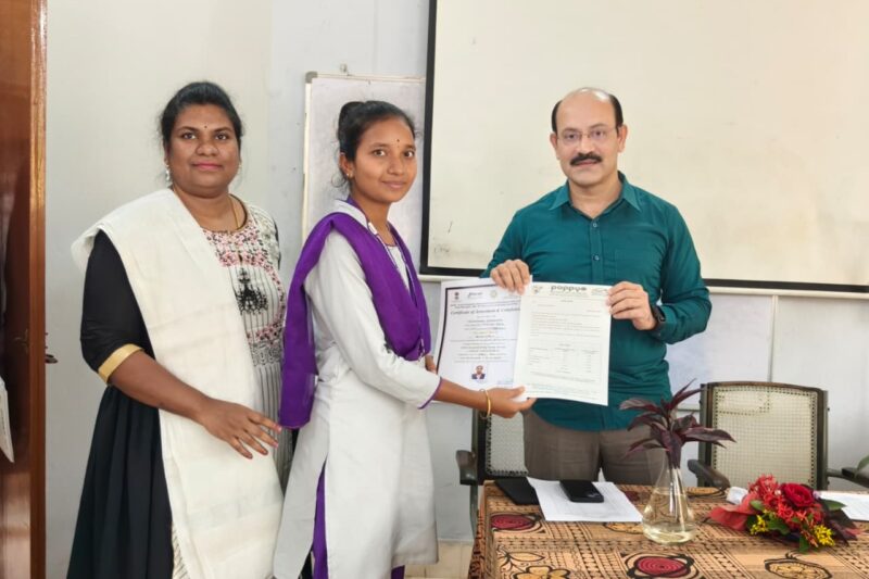 డీఆర్‌డీఏ పీడీ శ్రీనివాస్ పాణి చేతుల మీదుగా యువతకు ఉద్యోగ ఆఫర్లు