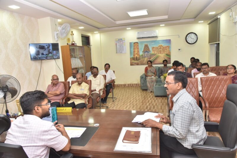 ఎంఆర్పీకి మించి యూరియా విక్రయం, ట్యాగింగ్‌కు పాల్పడితే కఠిన చర్యలు: జేసీ ఎస్. సేధు మాధవన్